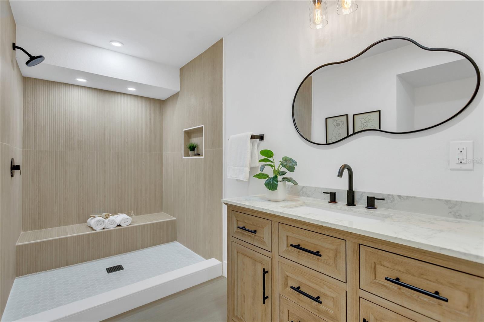 SOUTH GATE - Residential