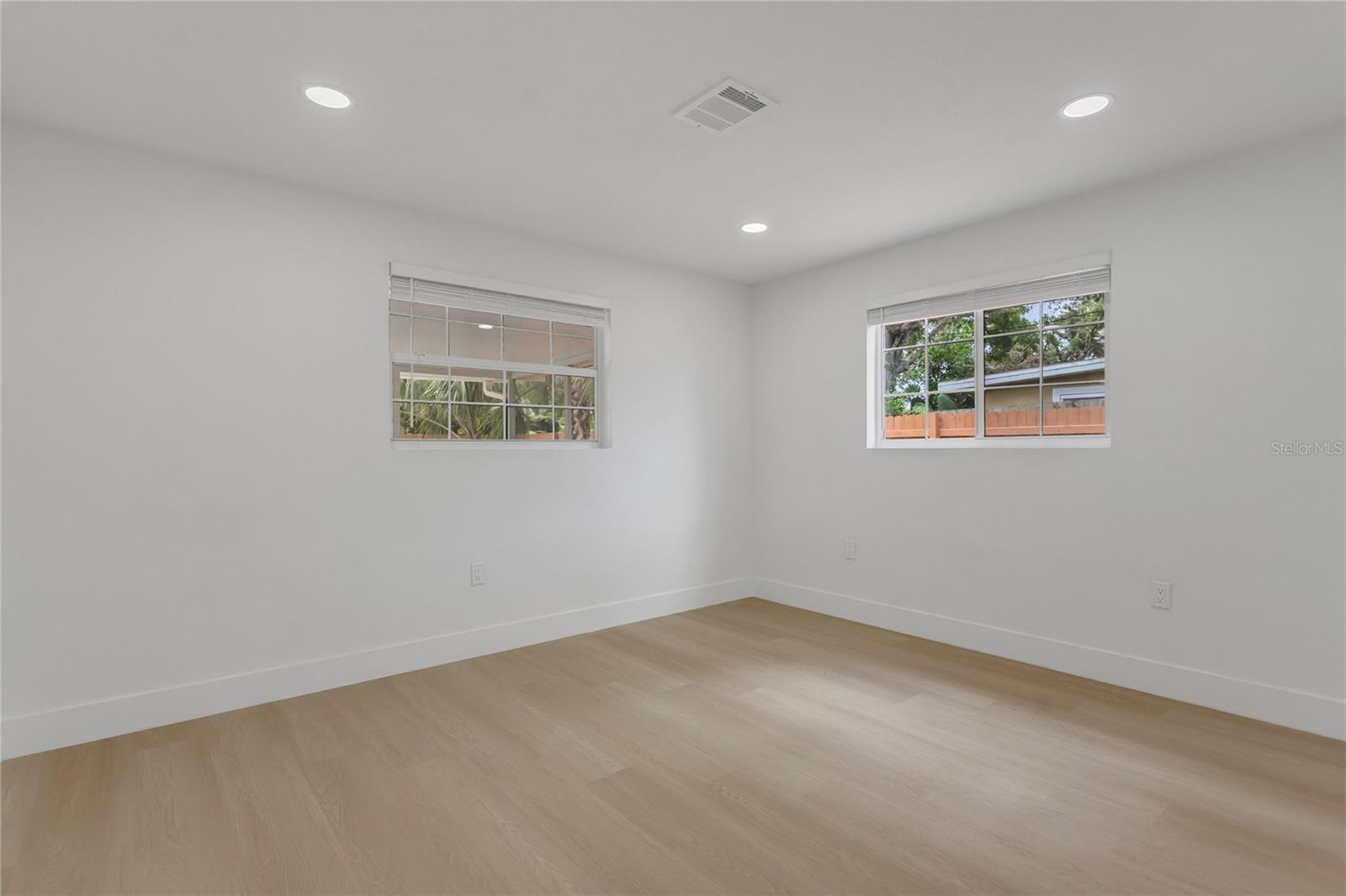 SOUTH GATE - Residential