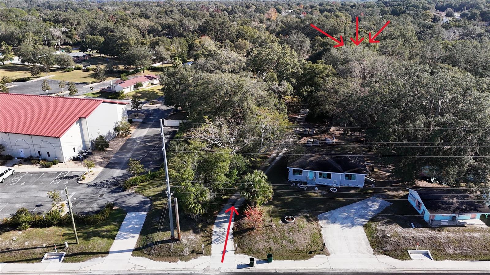 Main image without alt text