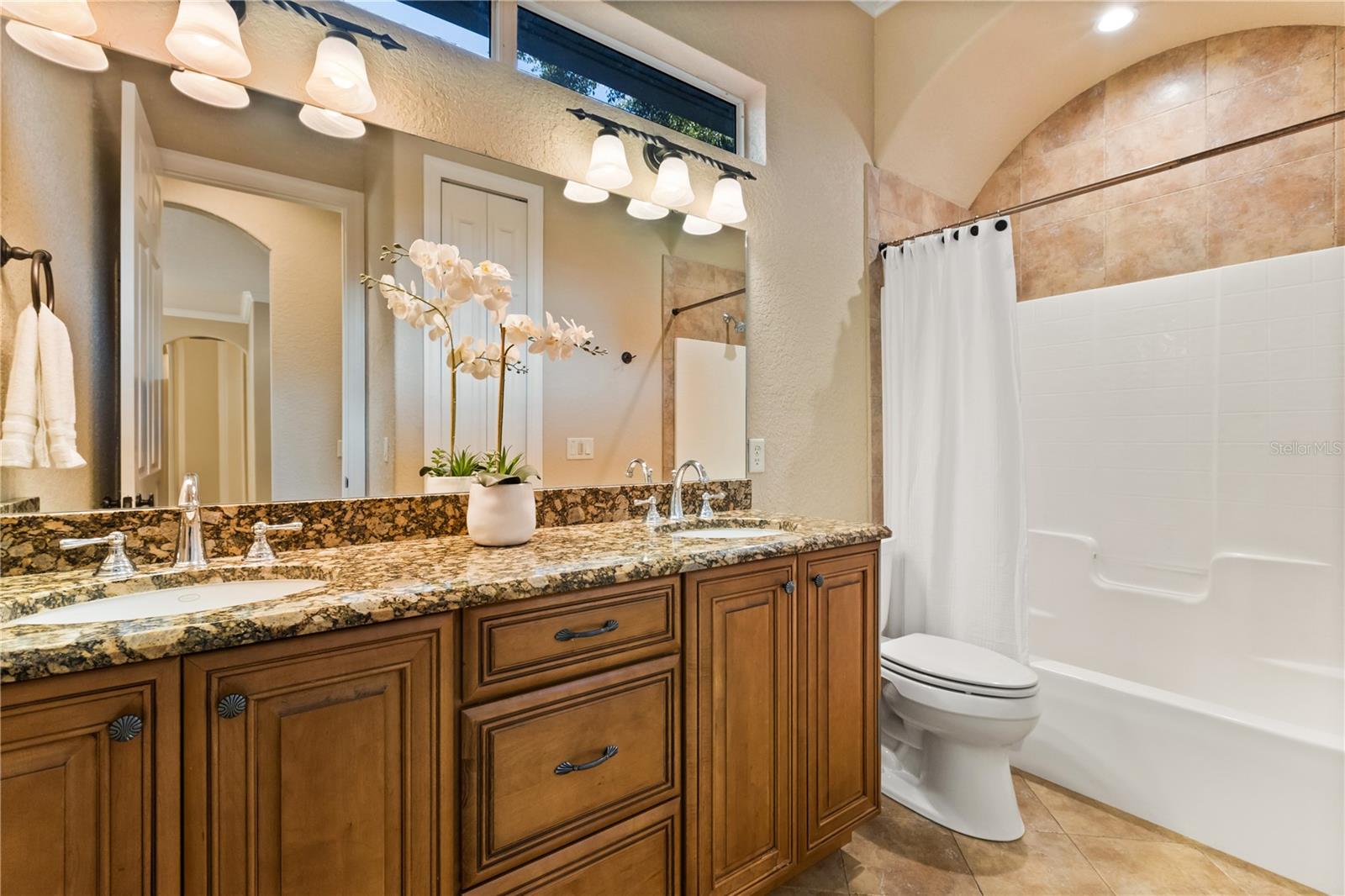 LAKEVIEW HEIGHTS - Residential Lease