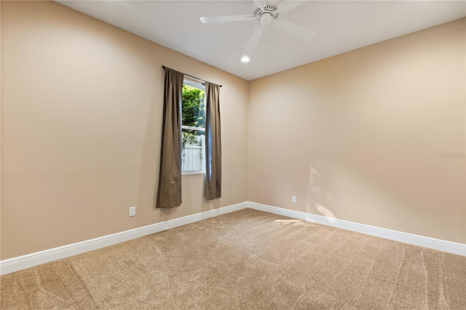 LAKEVIEW HEIGHTS - Residential Lease