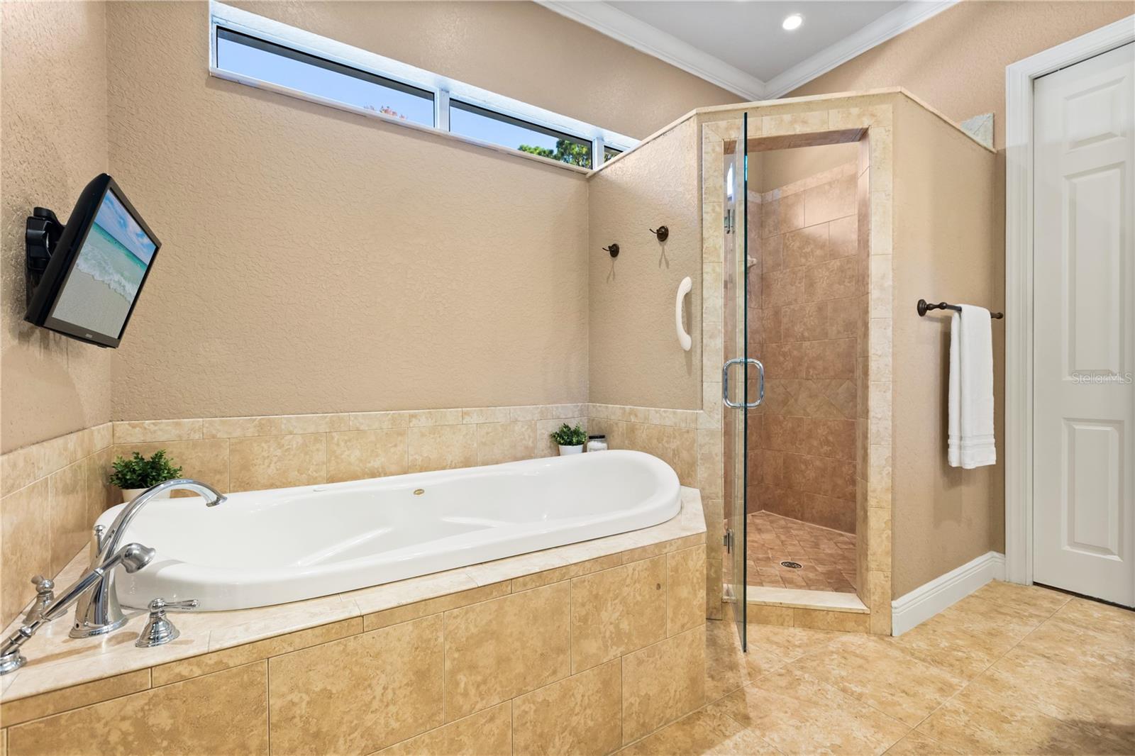 LAKEVIEW HEIGHTS - Residential Lease