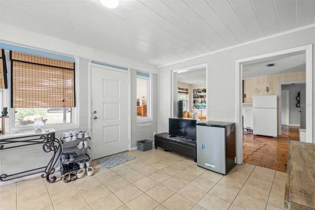 Photo of 2034 NW 8th Place, Gainesville, FL 32603 (MLS # GC539241)