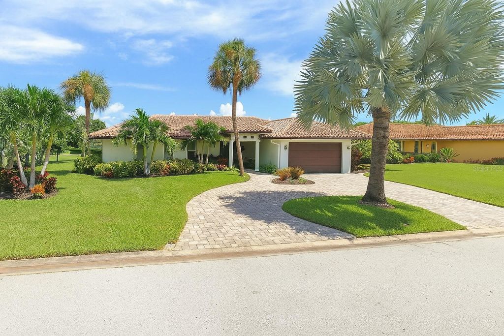 Photo of 1998 Kansas Avenue NE, St Petersburg, FL 33703 (MLS # TB8437665)