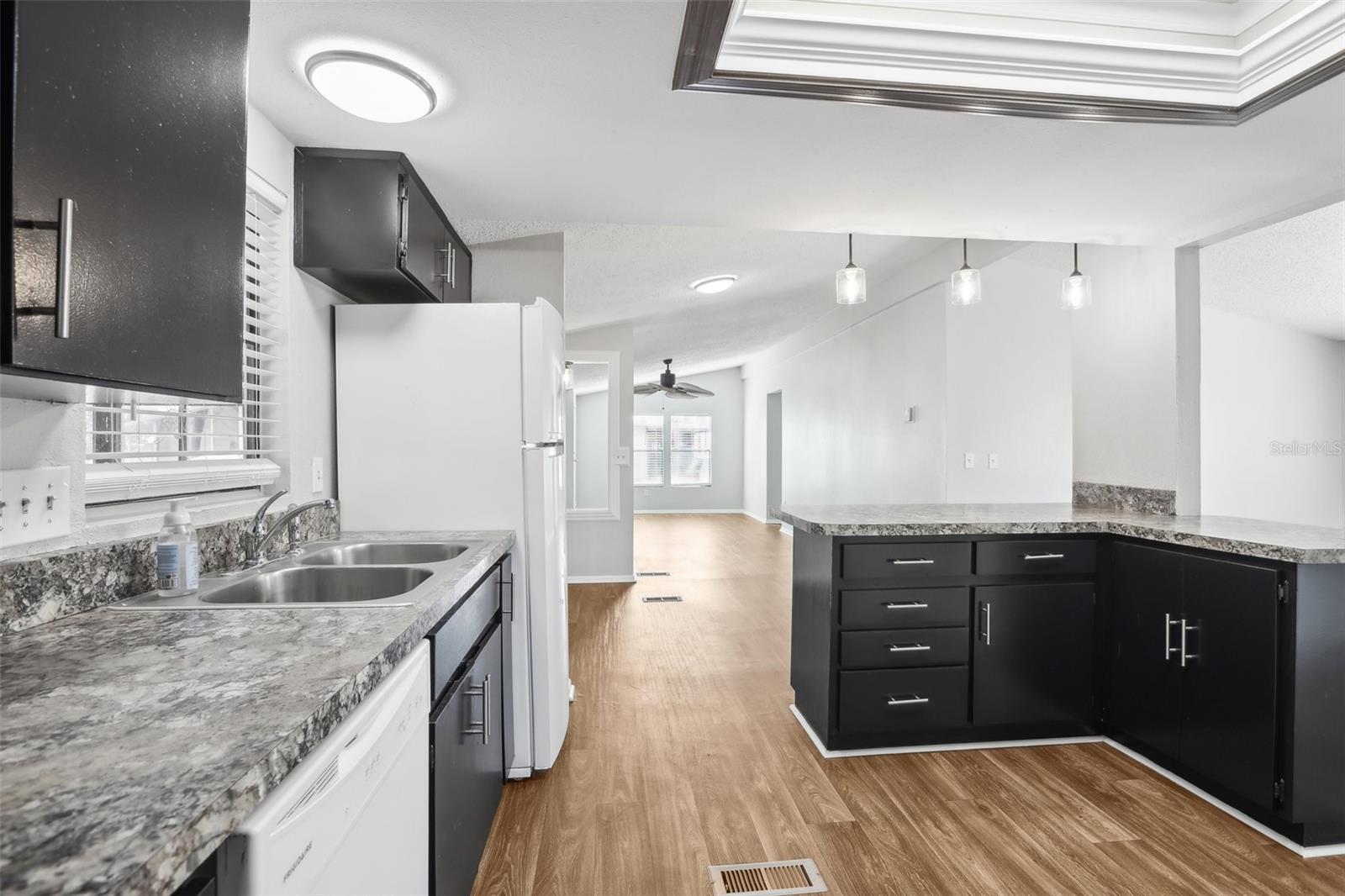 TIMBER LAKE ESTATES - Residential Lease