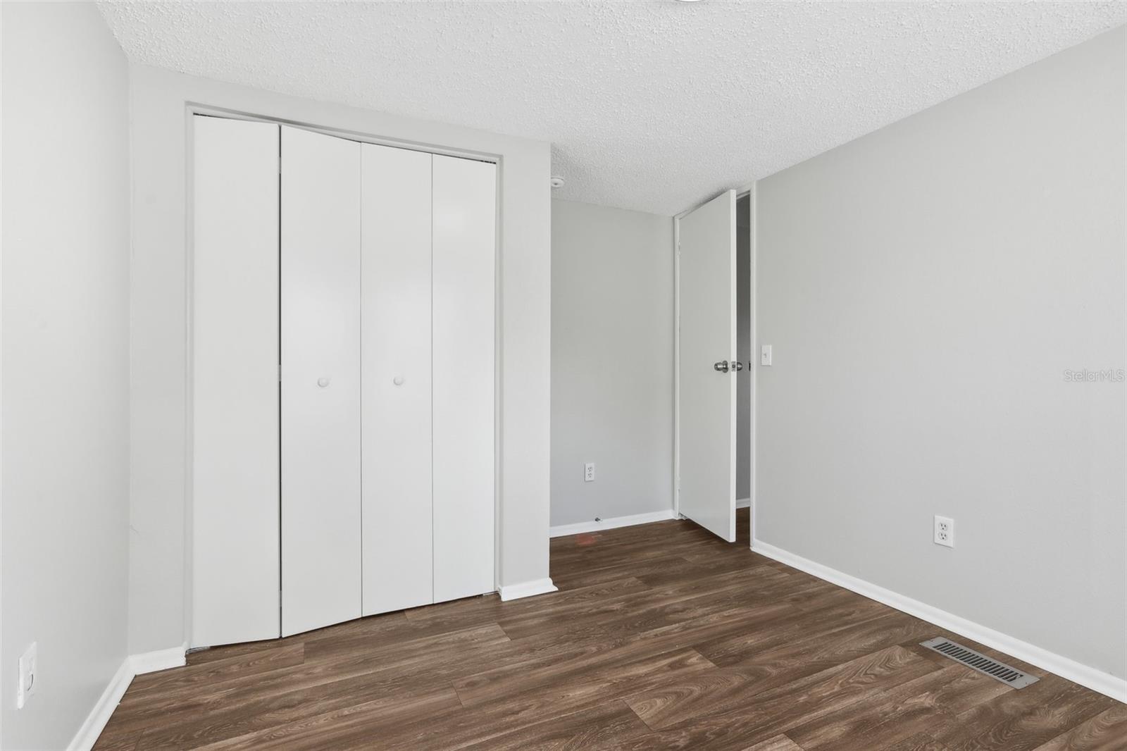 TIMBER LAKE ESTATES - Residential Lease