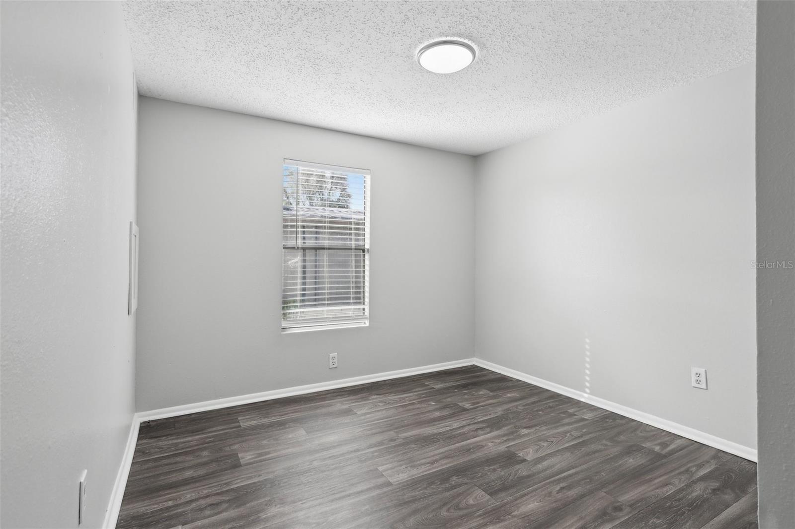 TIMBER LAKE ESTATES - Residential Lease