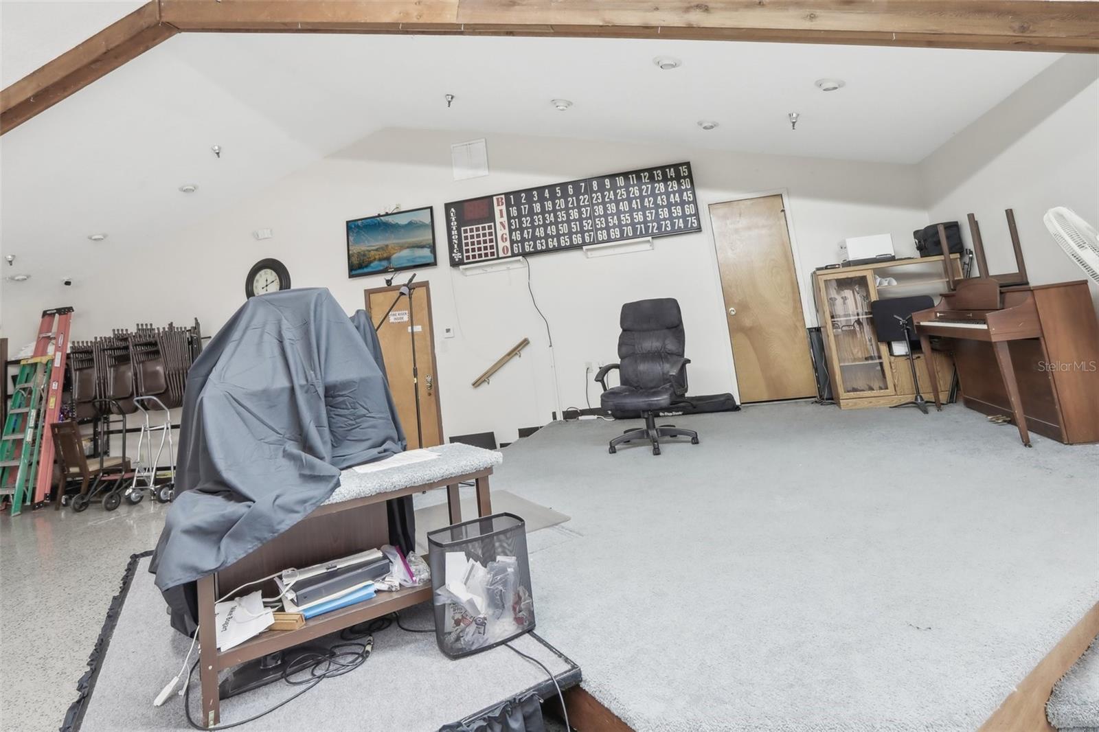 TIMBER LAKE ESTATES - Residential Lease