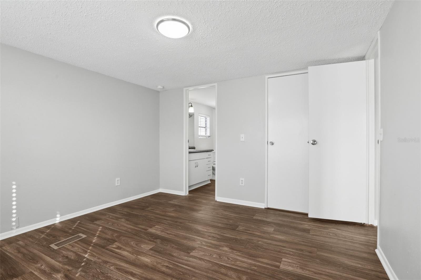 TIMBER LAKE ESTATES - Residential Lease