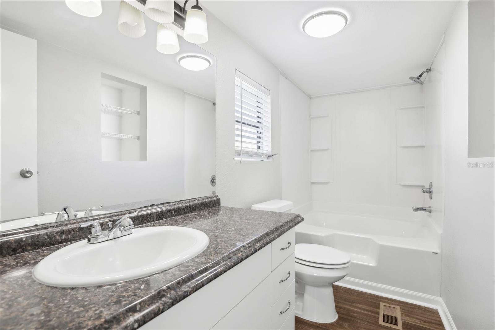 TIMBER LAKE ESTATES - Residential Lease