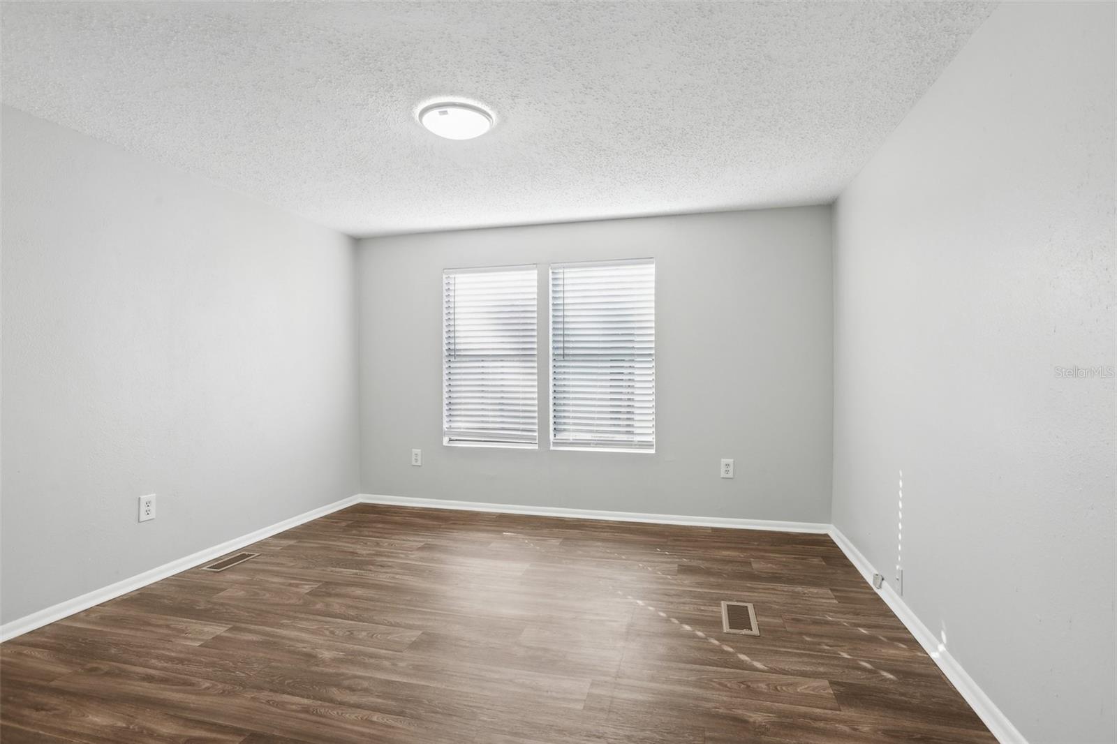 TIMBER LAKE ESTATES - Residential Lease