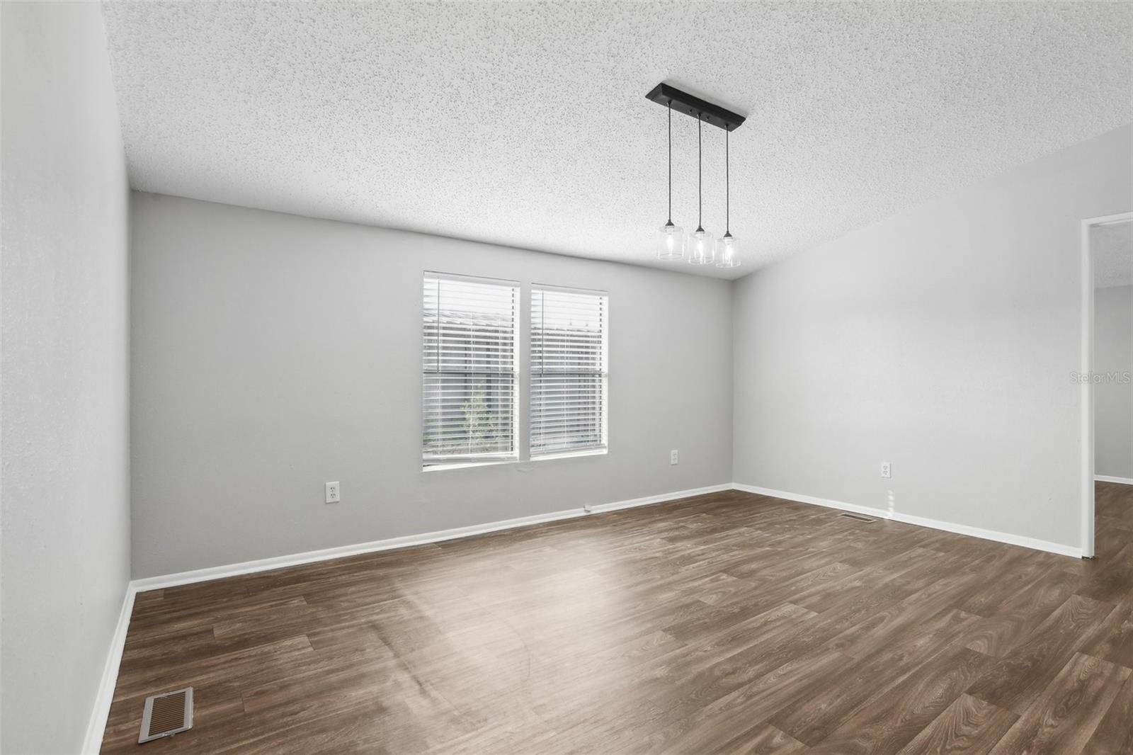 TIMBER LAKE ESTATES - Residential Lease