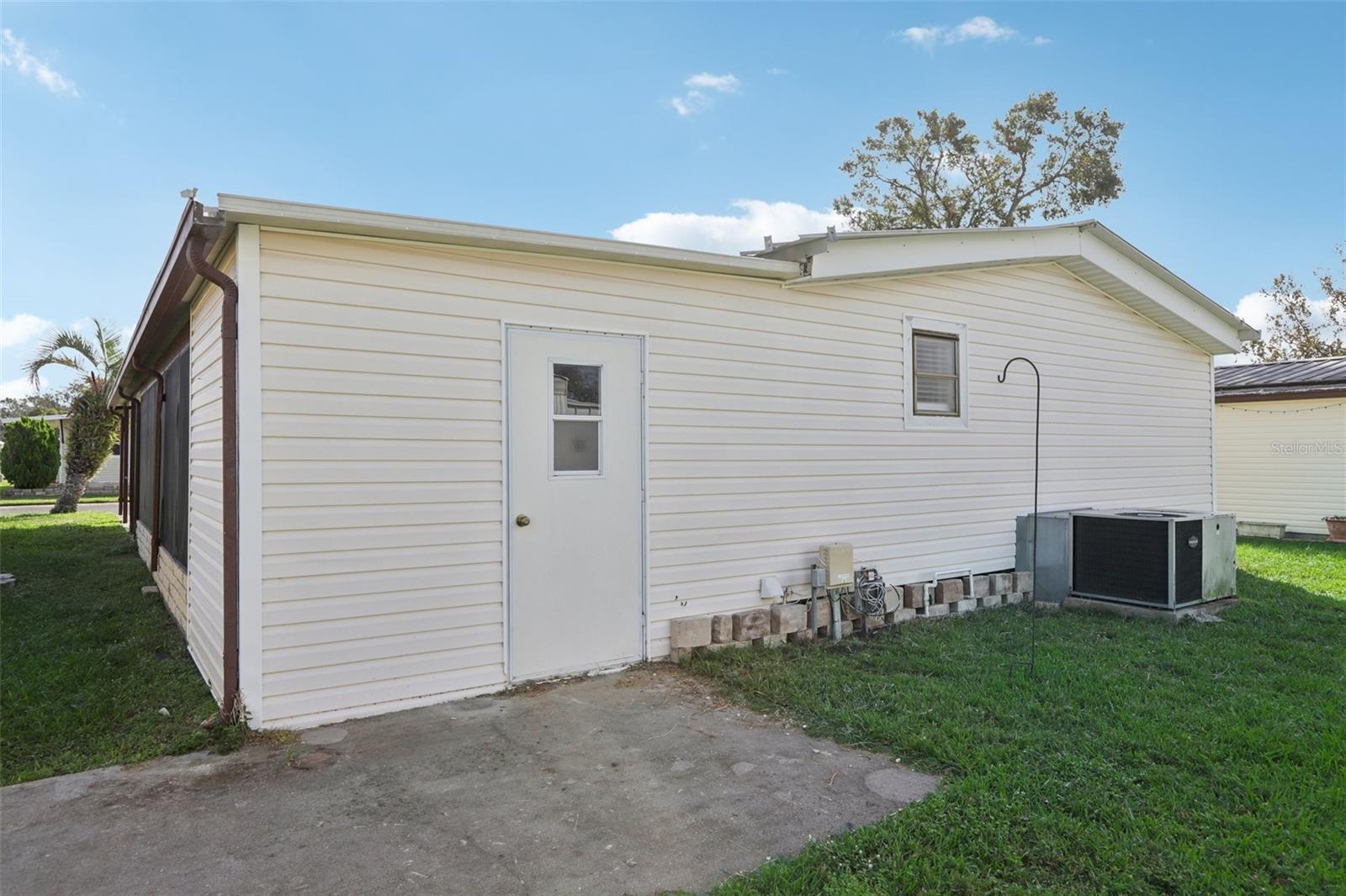 TIMBER LAKE ESTATES - Residential Lease