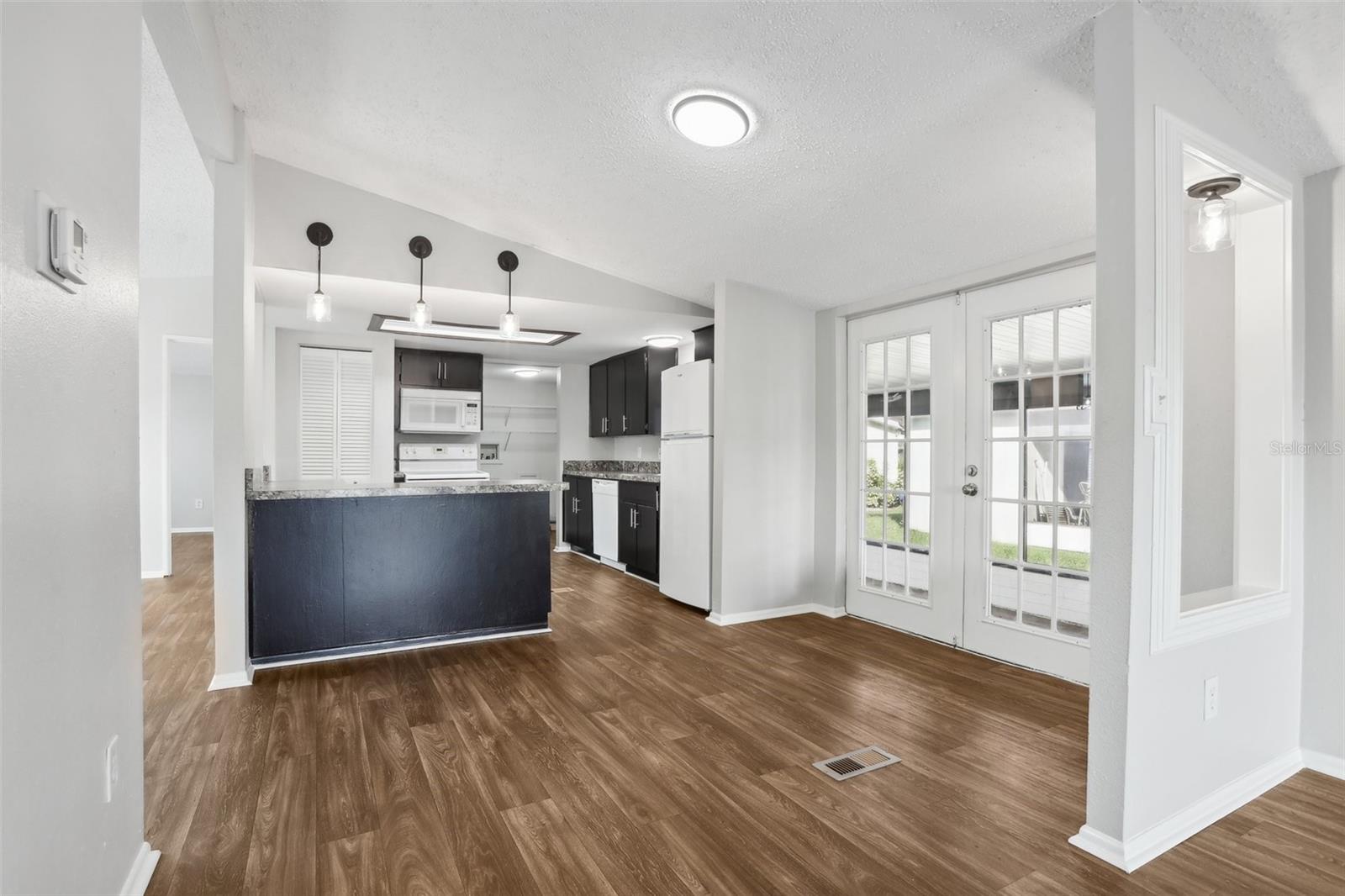 TIMBER LAKE ESTATES - Residential Lease