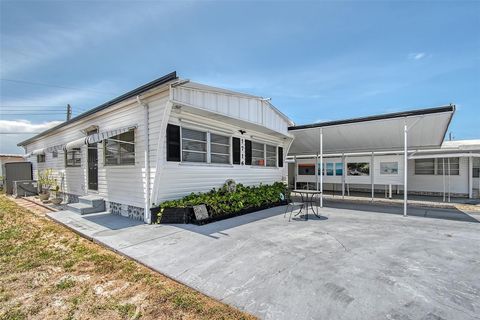 Photo of 1716 Indiana Avenue, Bradenton, FL 34207 (MLS # A4654116)