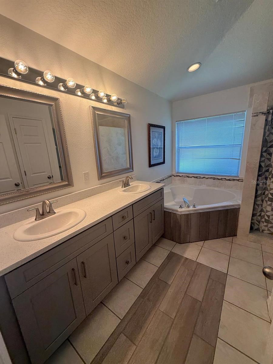 RIVERS POINTE - Residential