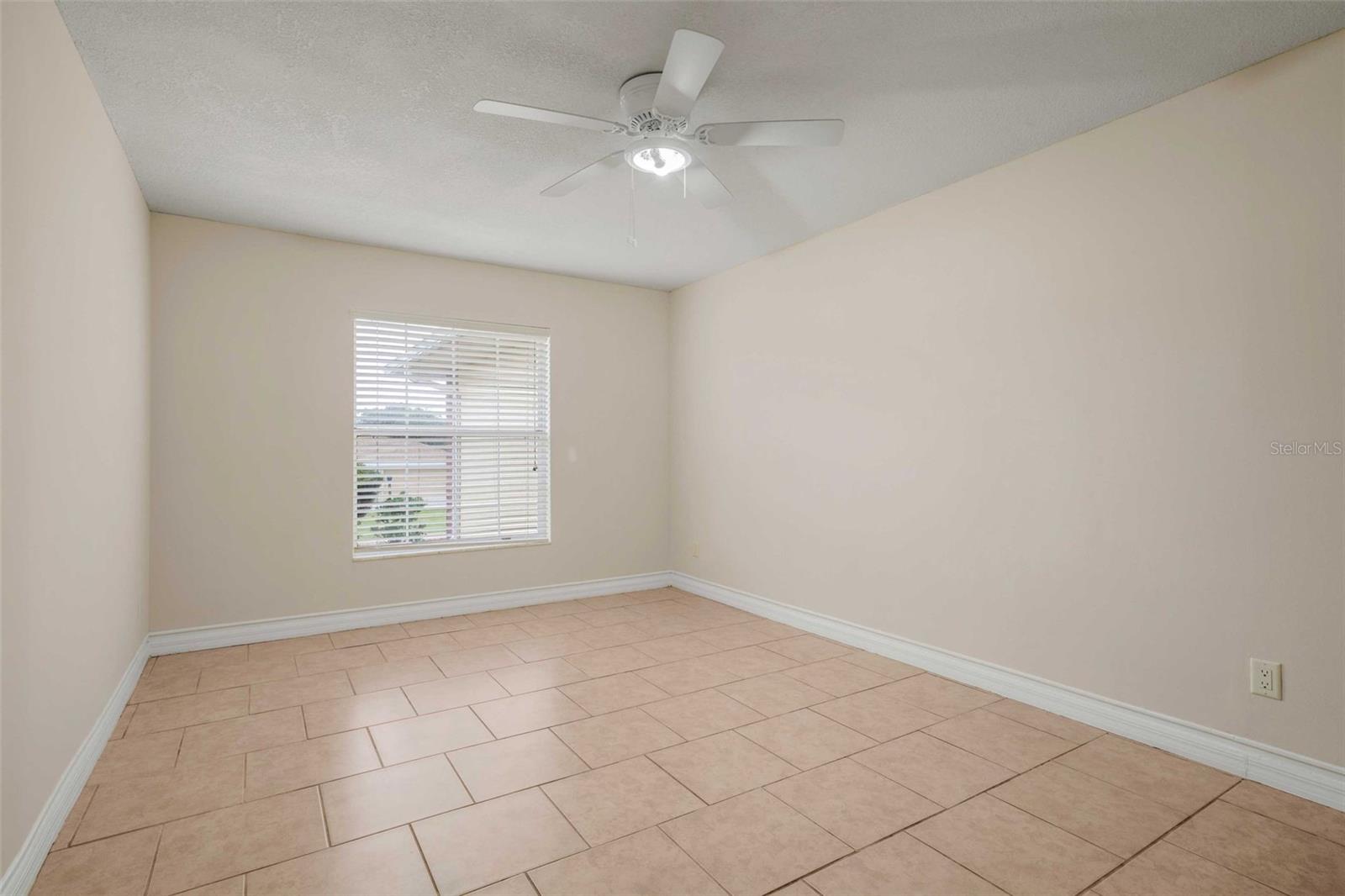 CONNELL LAKE ESTATES - Residential