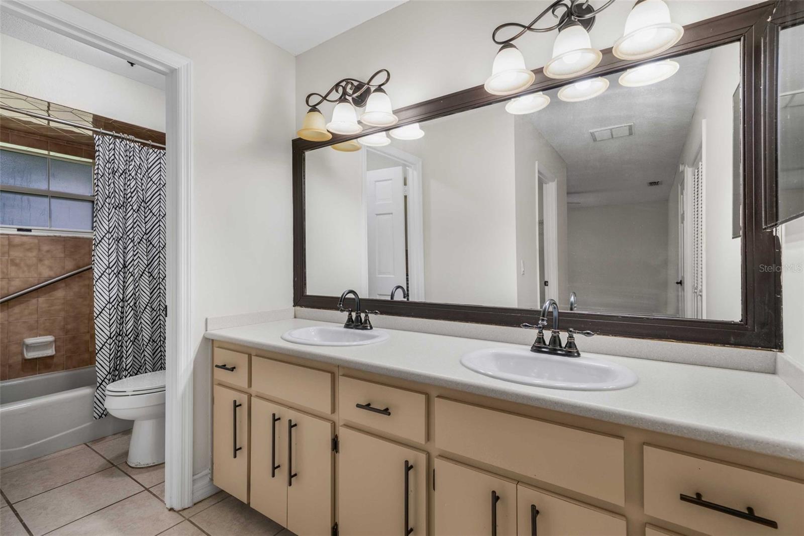 CONNELL LAKE ESTATES - Residential