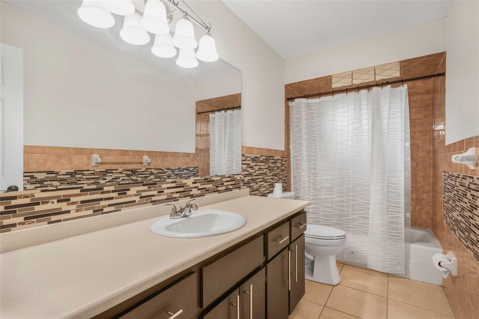 CONNELL LAKE ESTATES - Residential