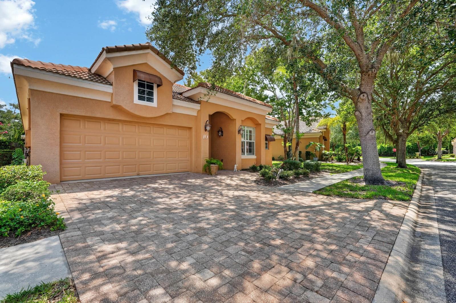 10 LAKESIDE WAY