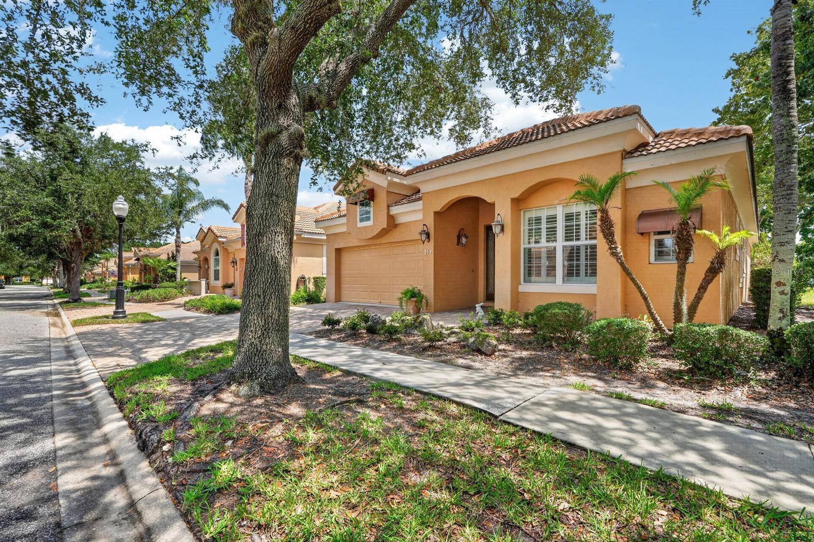 10 LAKESIDE WAY