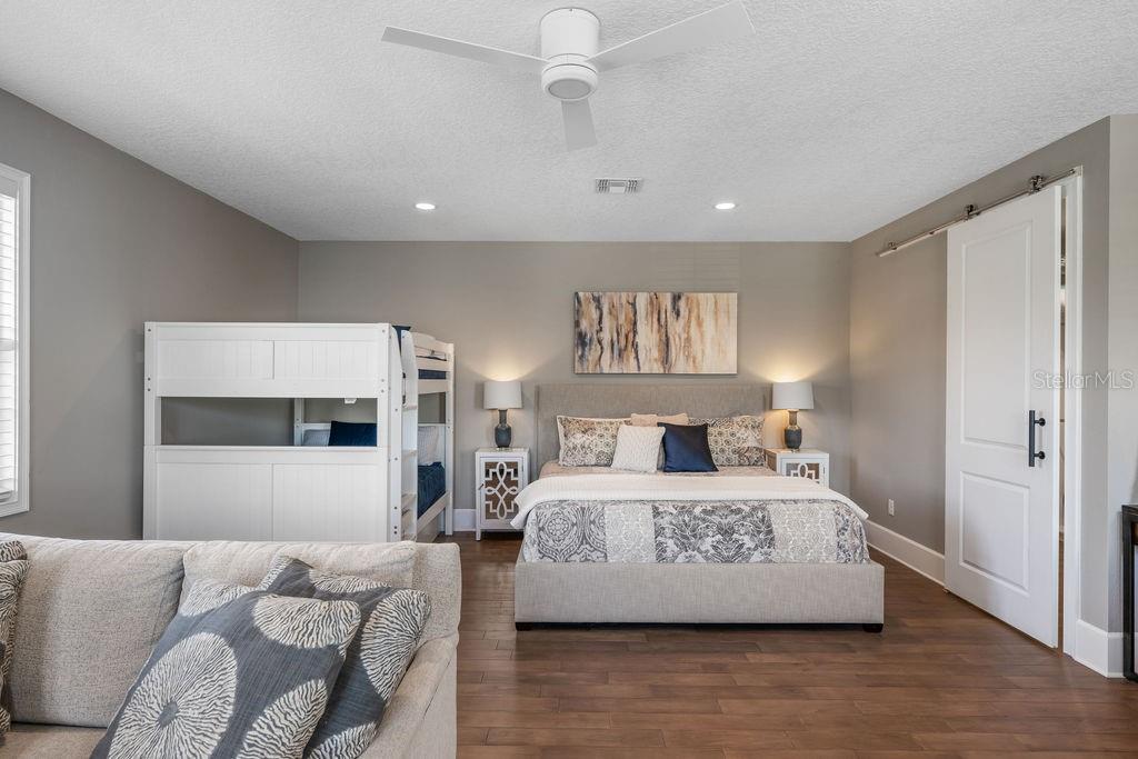 KEENES POINTE - Residential