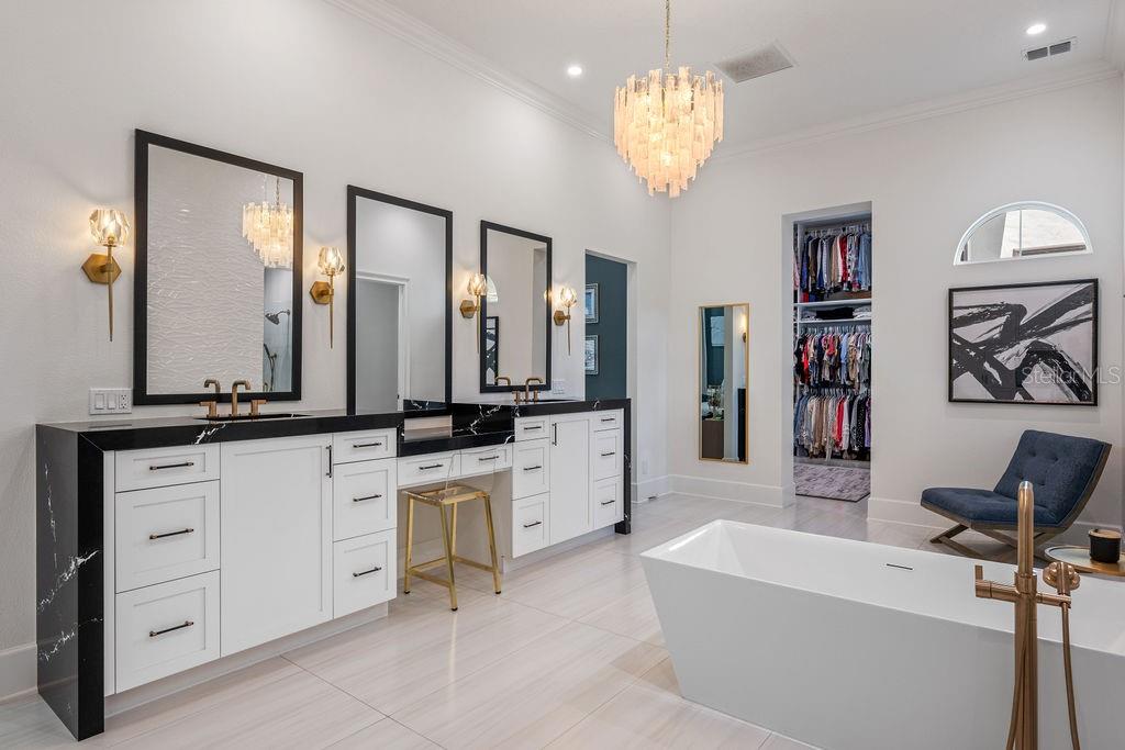 KEENES POINTE - Residential