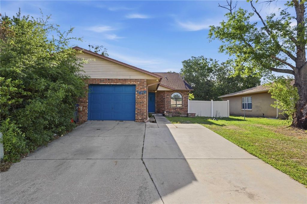 Photo of 7818 NE 21st Avenue, Ocala, FL 34479 (MLS # OM723338)