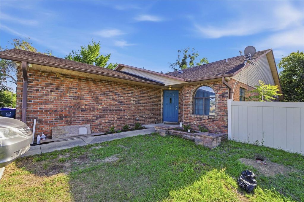 Photo of 7818 NE 21st Avenue, Ocala, FL 34479 (MLS # OM723338)