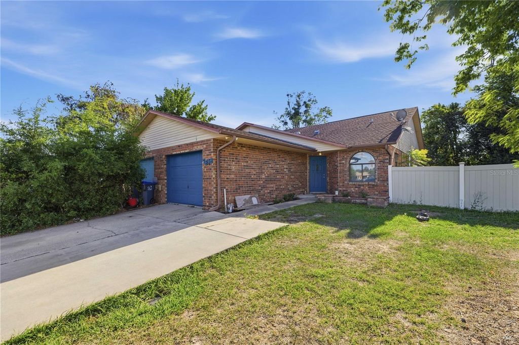 Photo of 7818 NE 21st Avenue, Ocala, FL 34479 (MLS # OM723338)