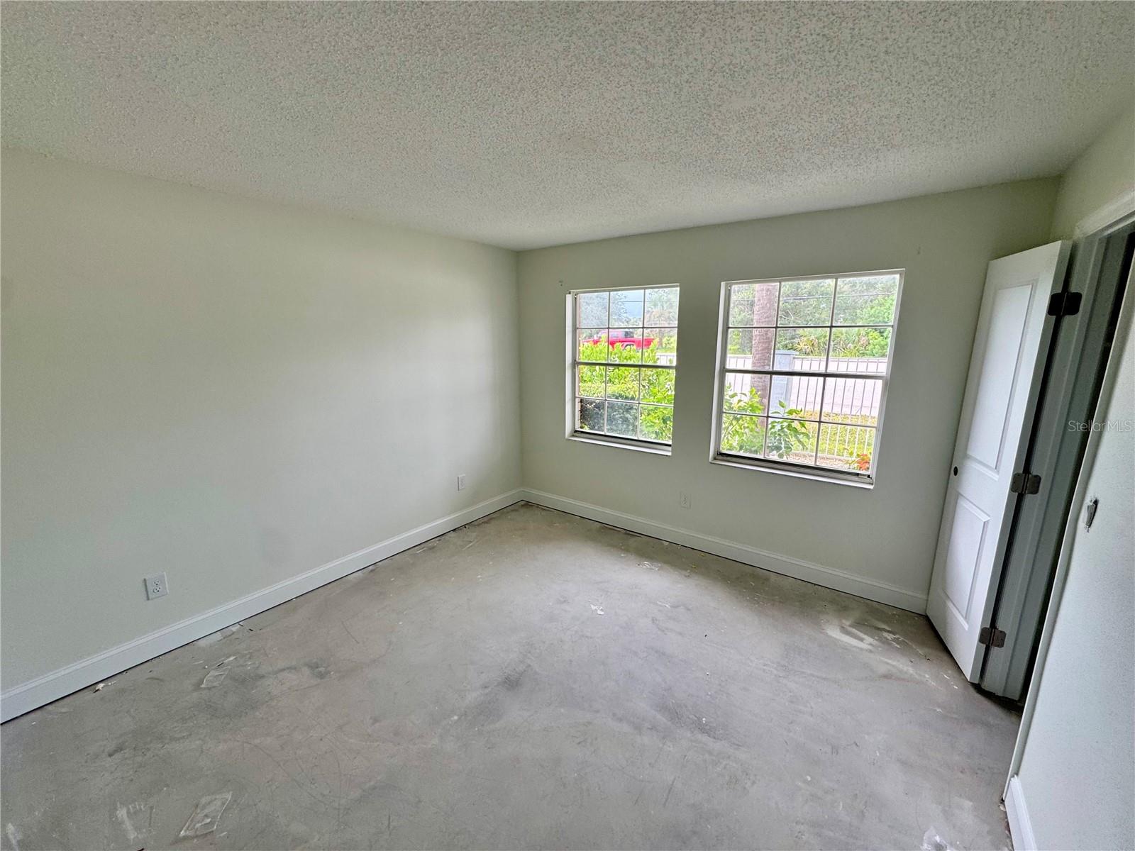 EDGEWATER MANOR - Residential