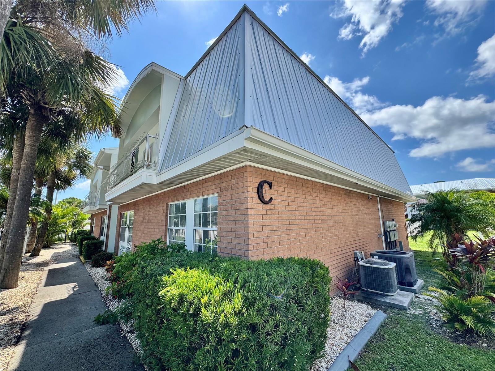 EDGEWATER MANOR - Residential