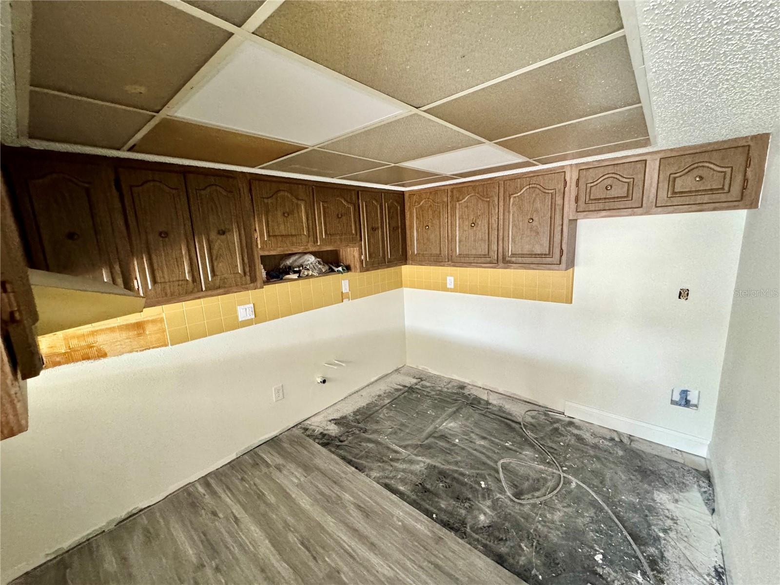 EDGEWATER MANOR - Residential