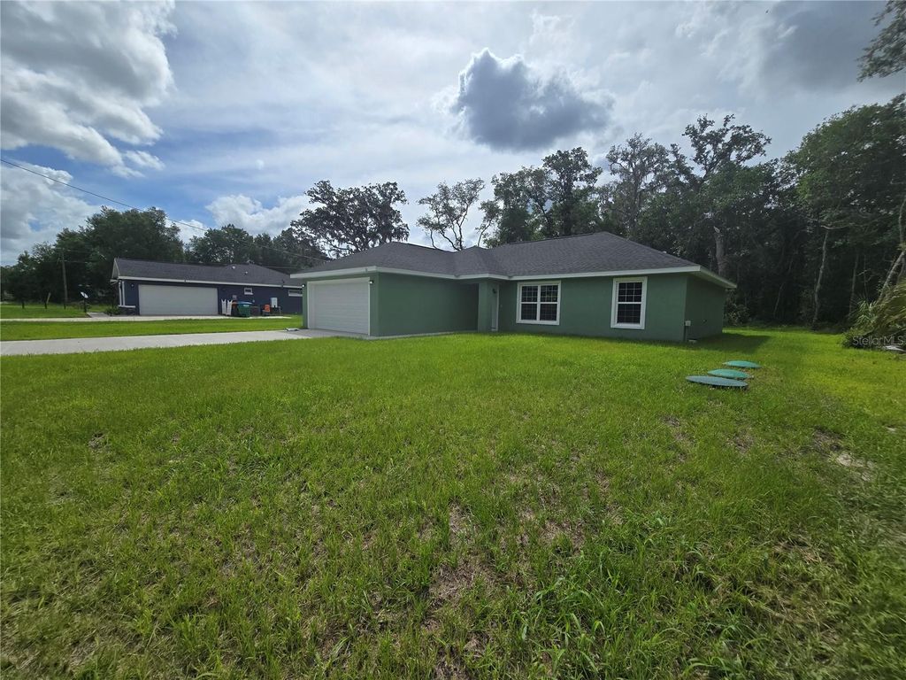 Photo of 30 Sequoia Drive Trace, Ocklawaha, FL 32179 (MLS # OM726232)