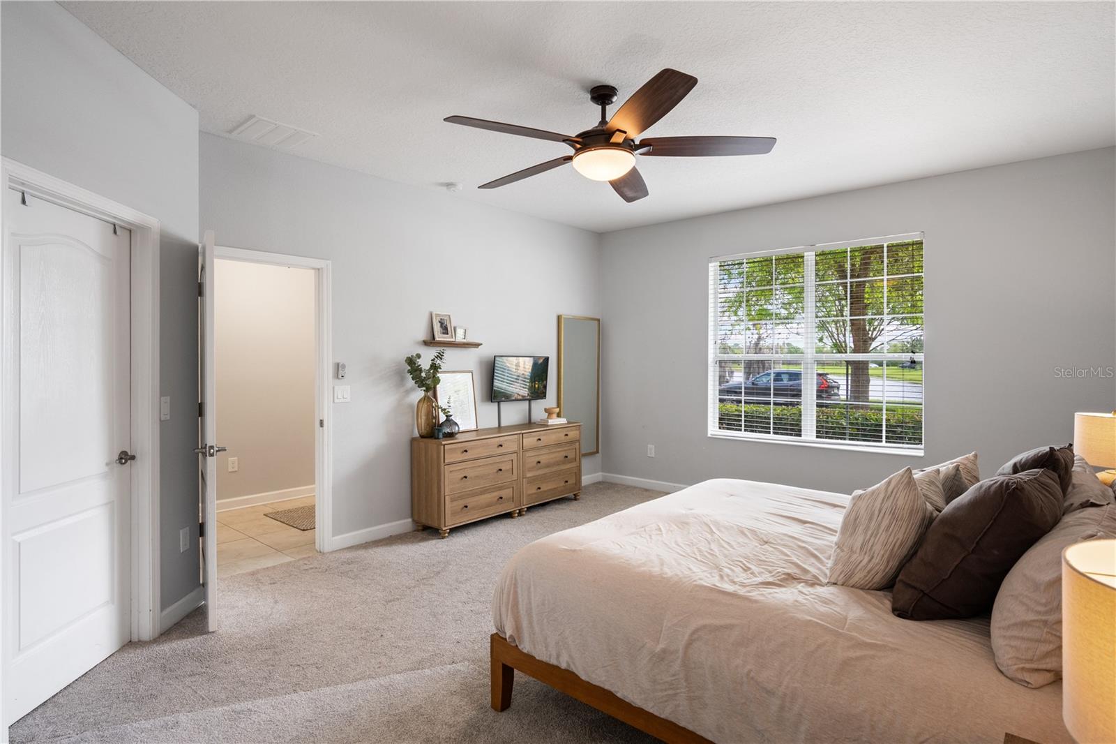 SIGNATURE LAKES - Residential