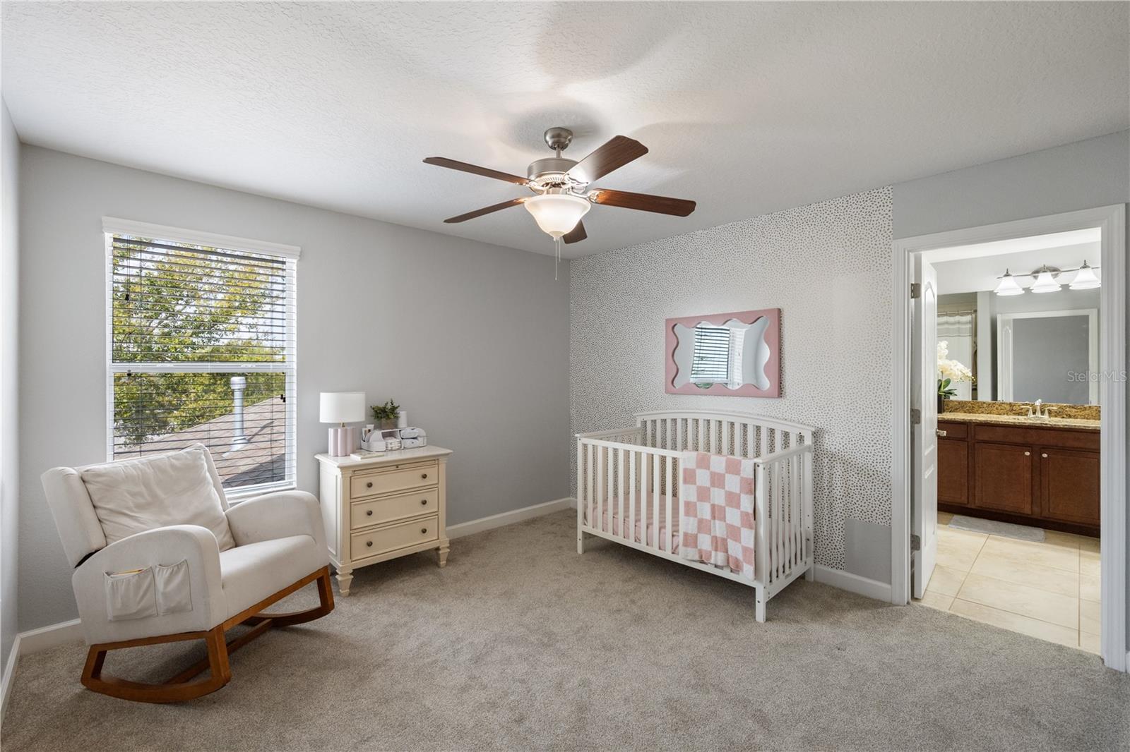 SIGNATURE LAKES - Residential