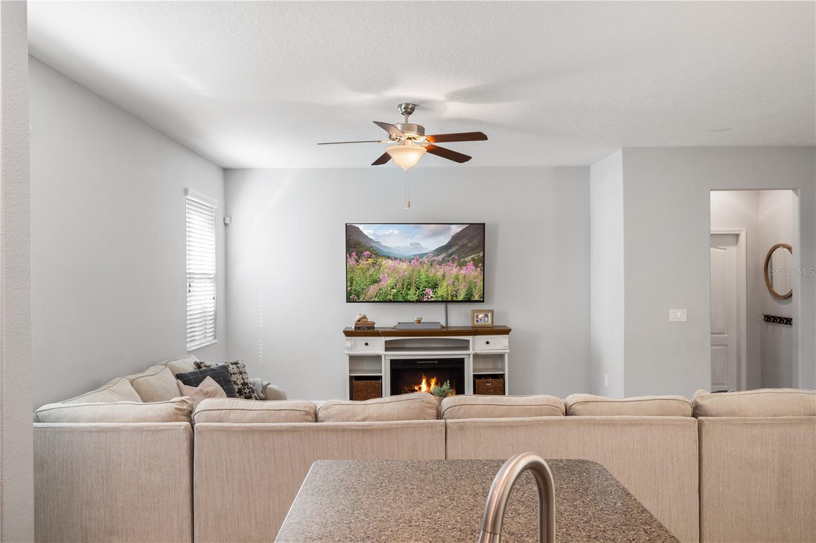 SIGNATURE LAKES - Residential