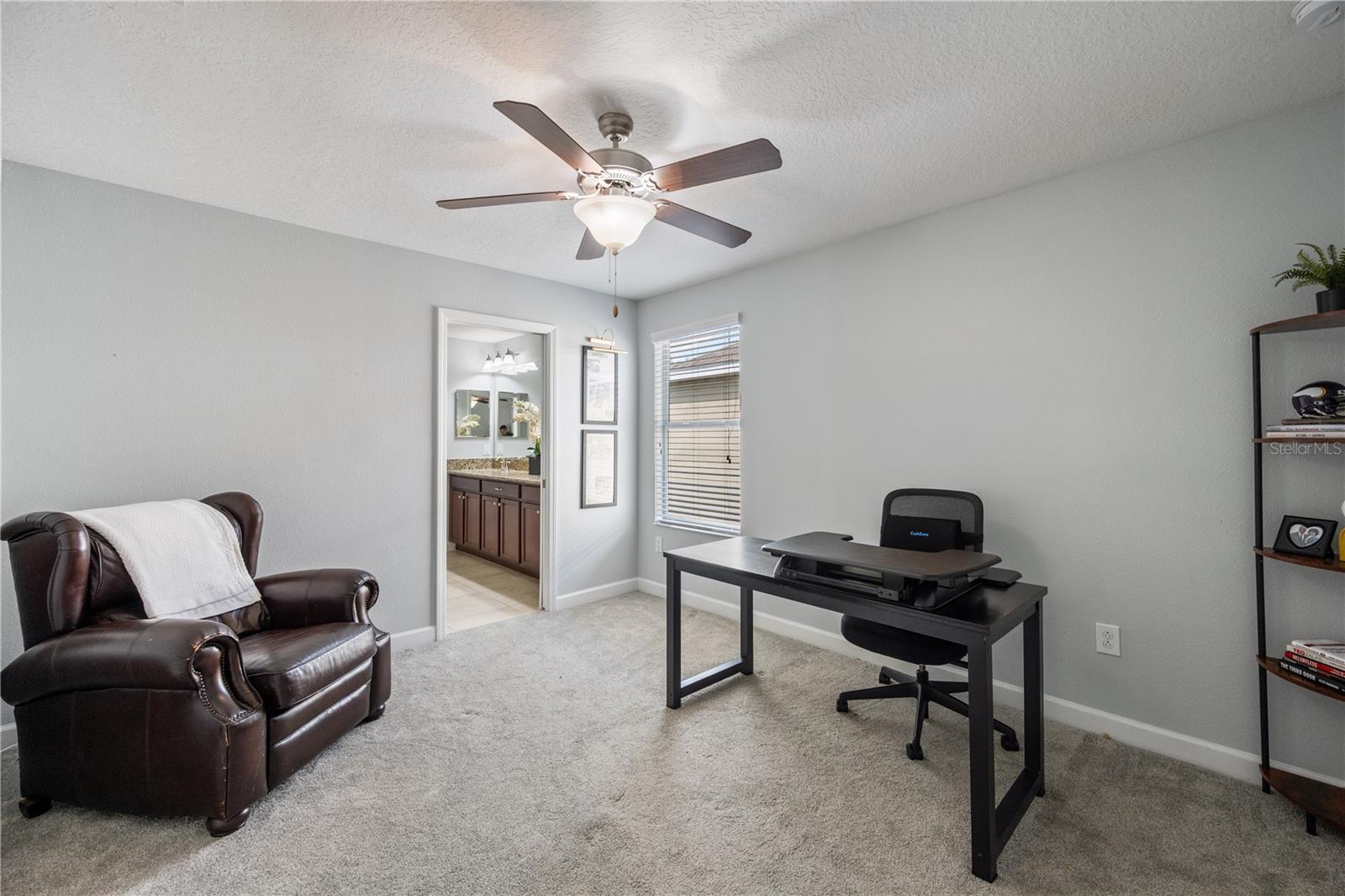 SIGNATURE LAKES - Residential