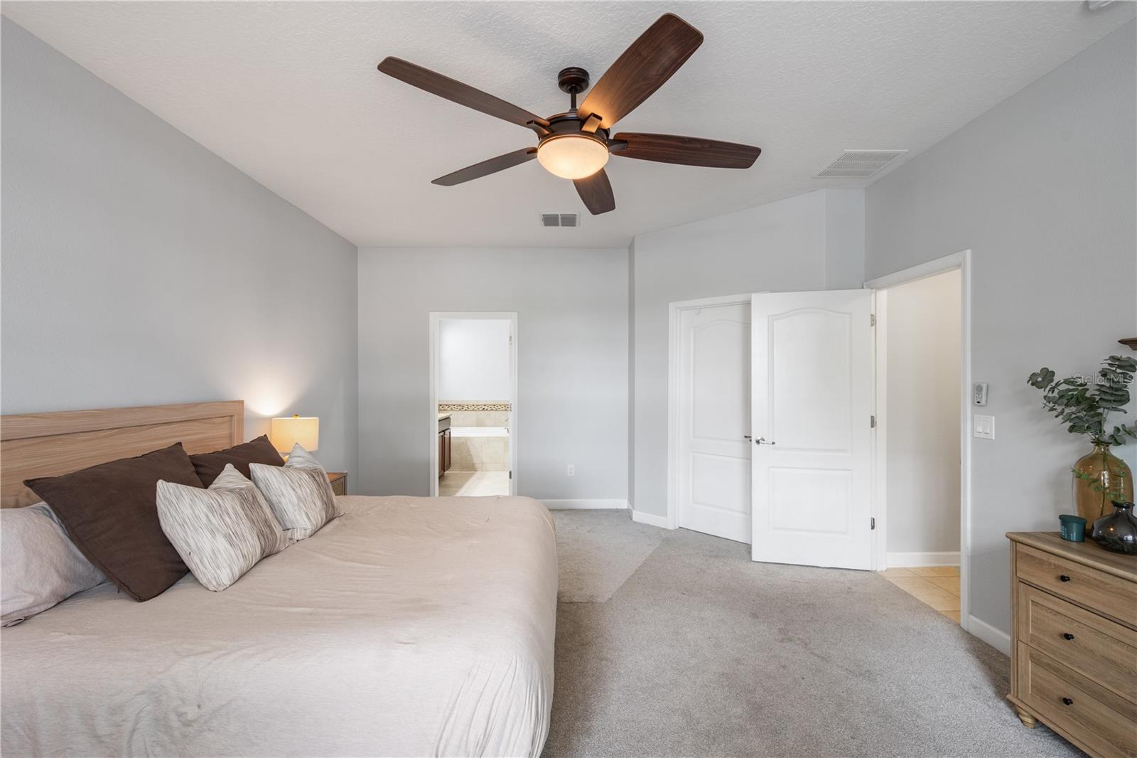 SIGNATURE LAKES - Residential