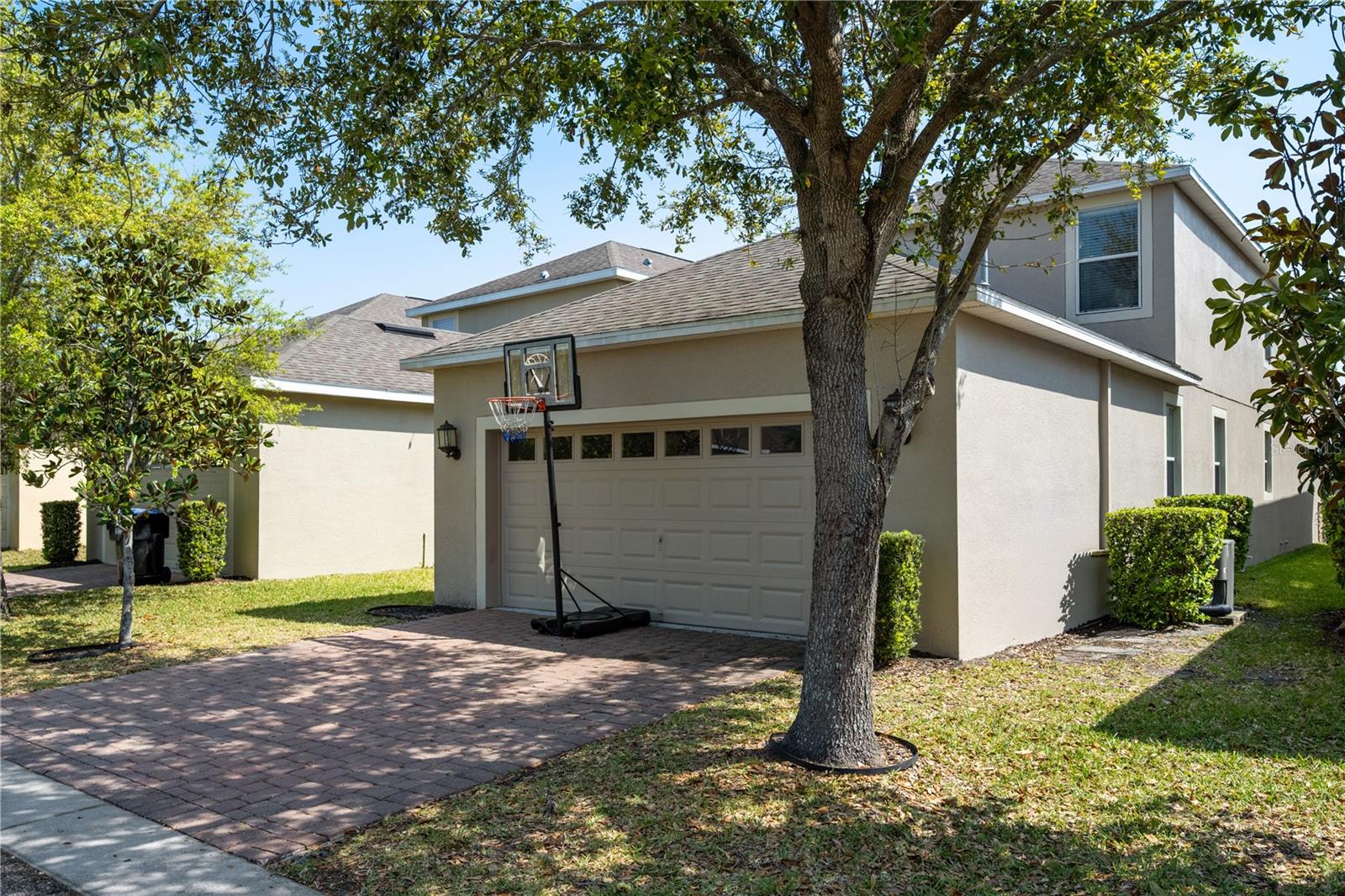 SIGNATURE LAKES - Residential