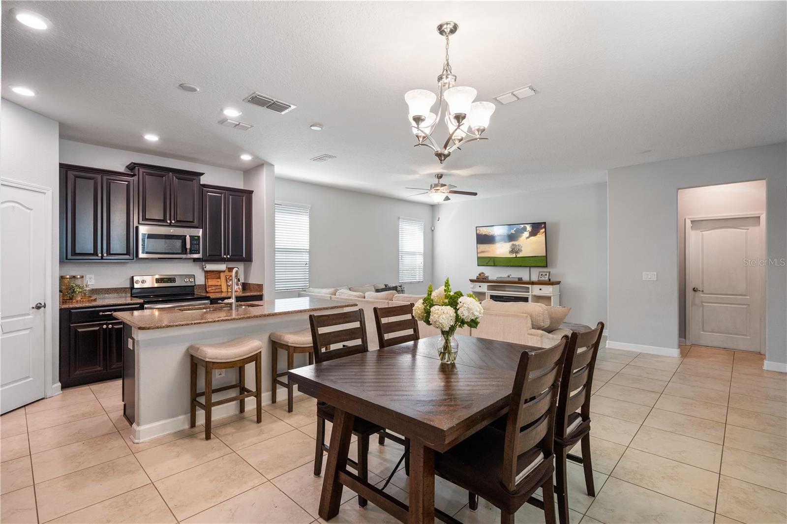 SIGNATURE LAKES - Residential