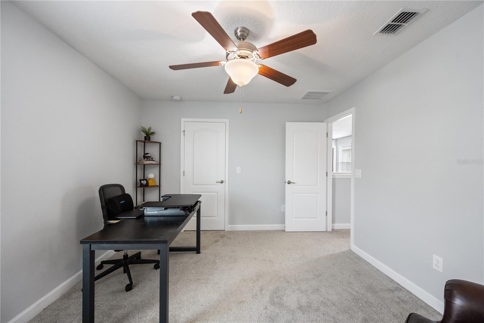 SIGNATURE LAKES - Residential