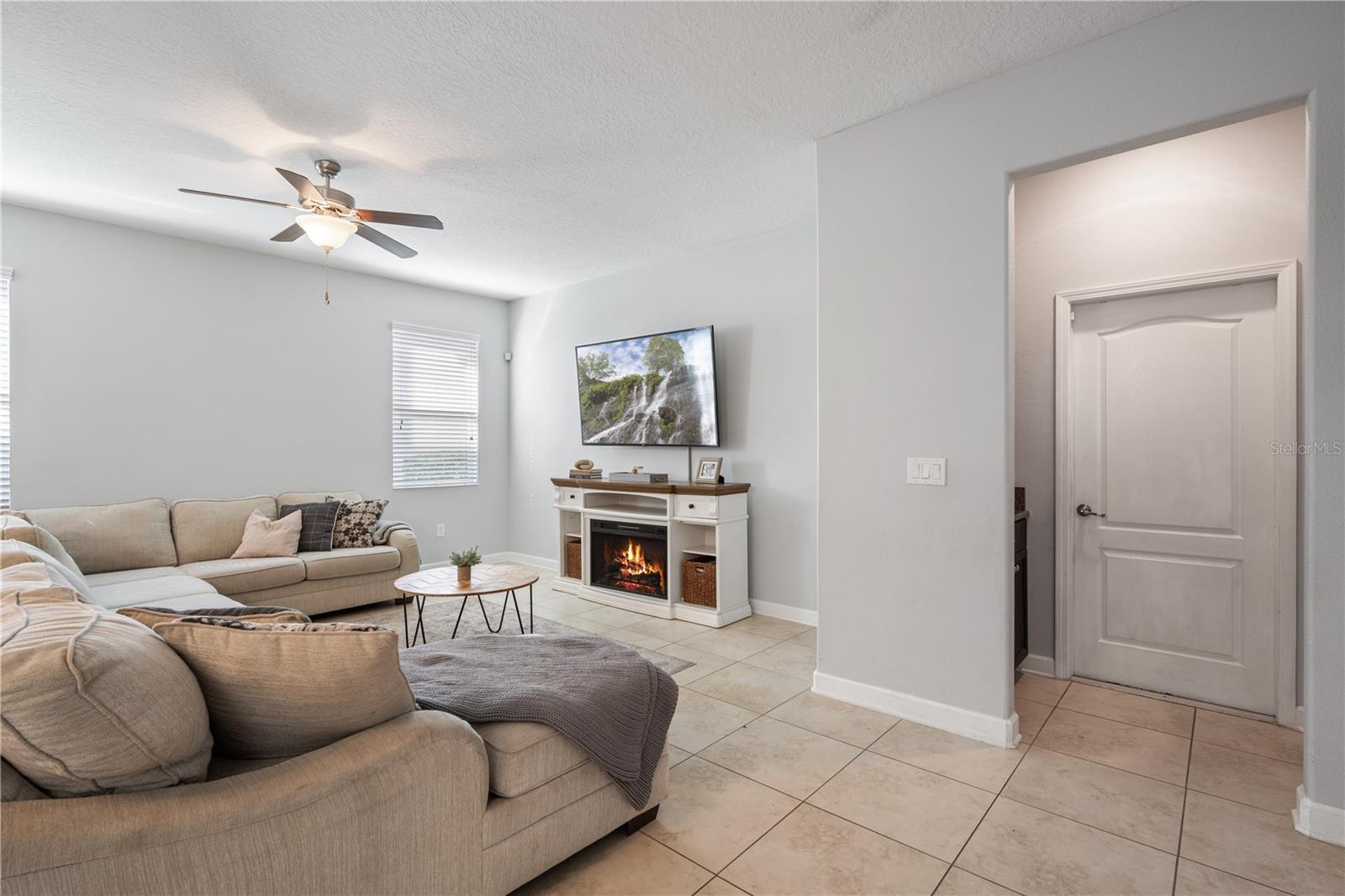 SIGNATURE LAKES - Residential