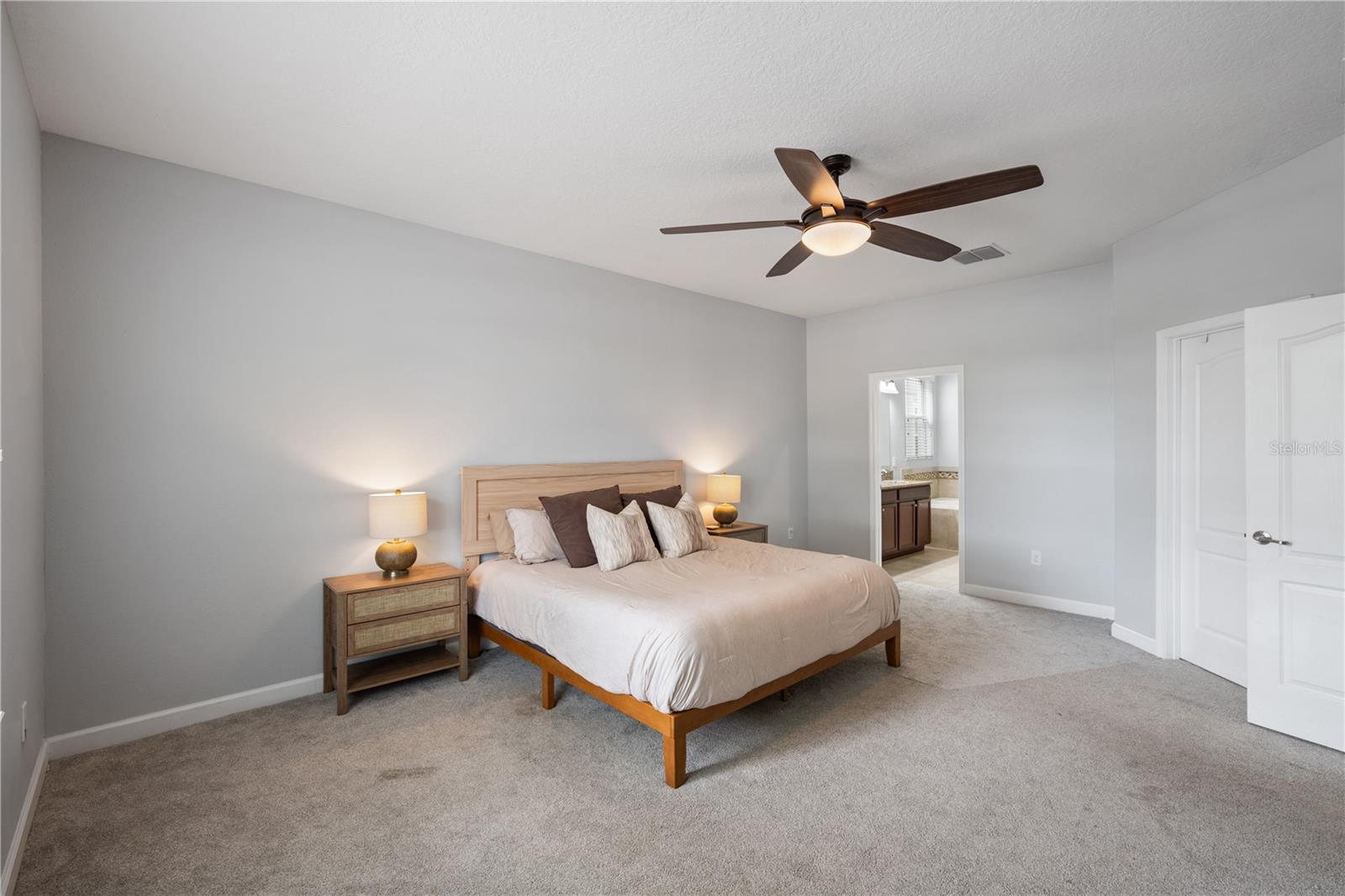 SIGNATURE LAKES - Residential