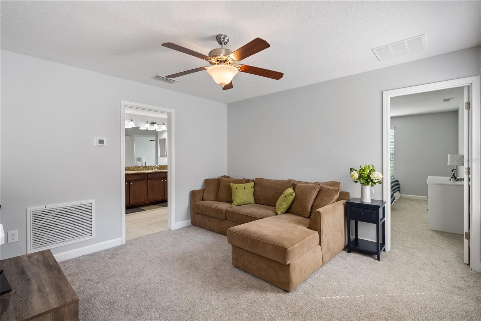 SIGNATURE LAKES - Residential