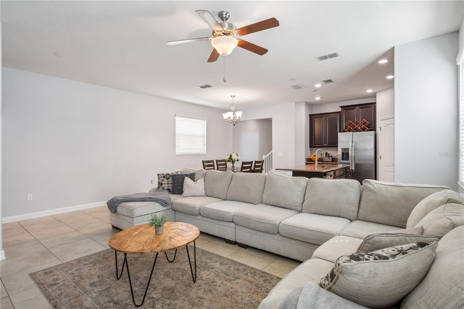 SIGNATURE LAKES - Residential