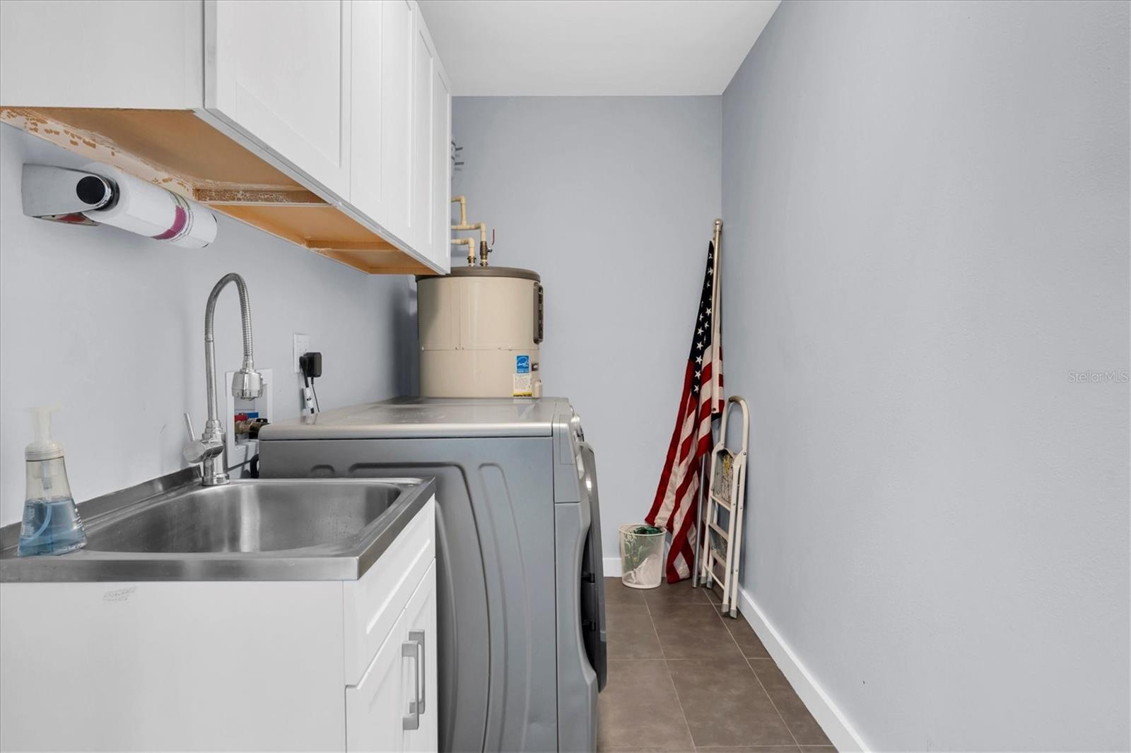 BELLEVUE ESTATES 6TH ADD - Residential Lease