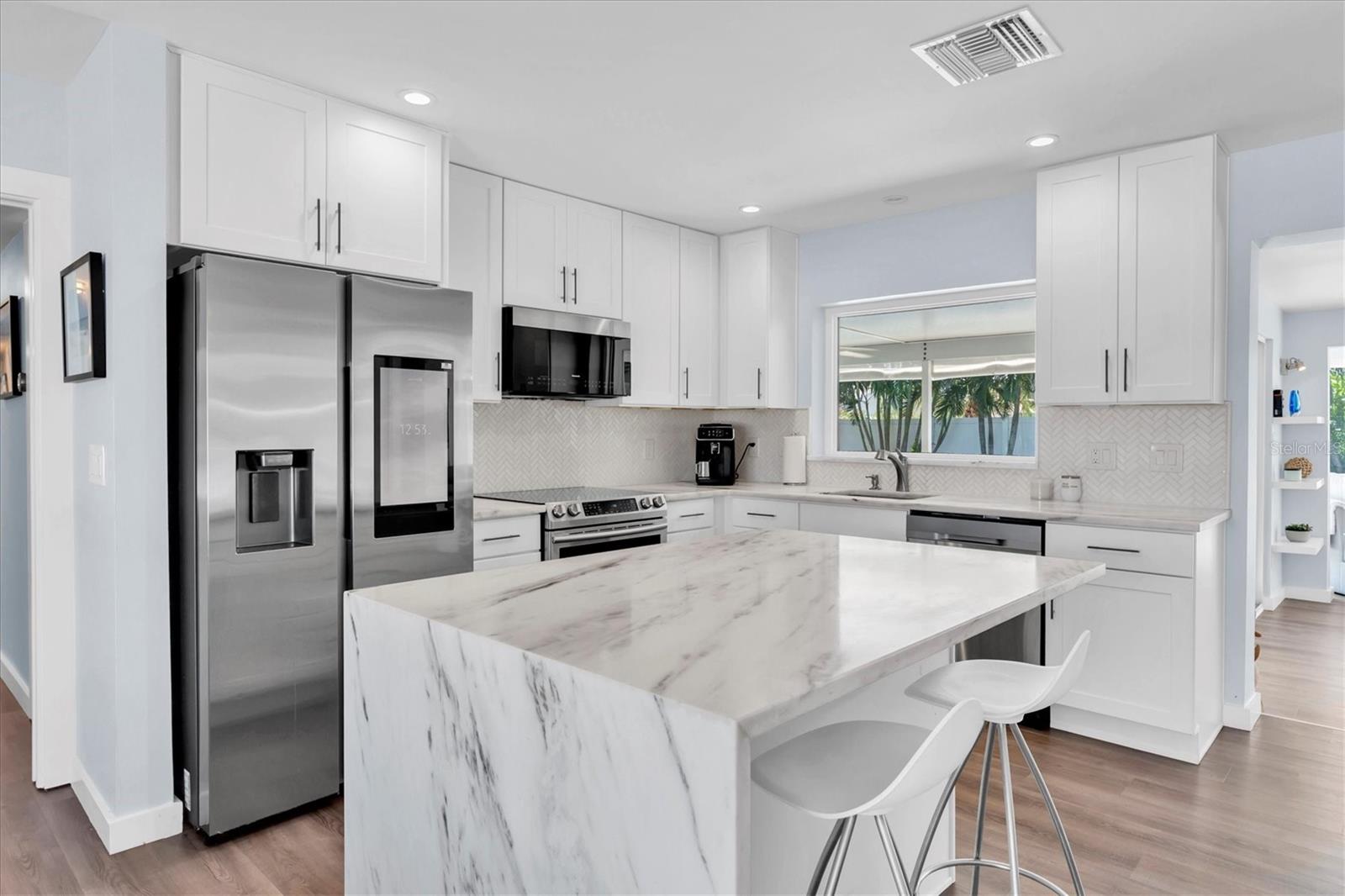 BELLEVUE ESTATES 6TH ADD - Residential Lease