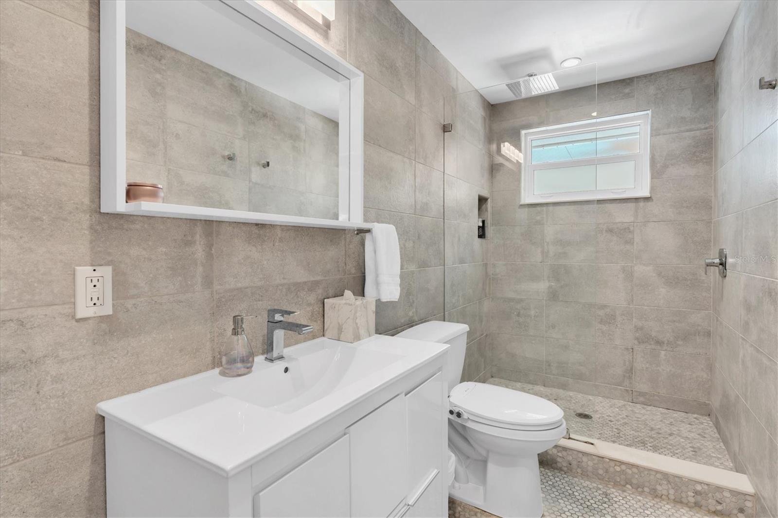 BELLEVUE ESTATES 6TH ADD - Residential Lease