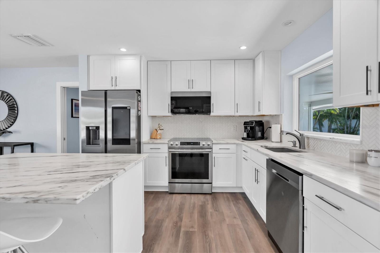 BELLEVUE ESTATES 6TH ADD - Residential Lease